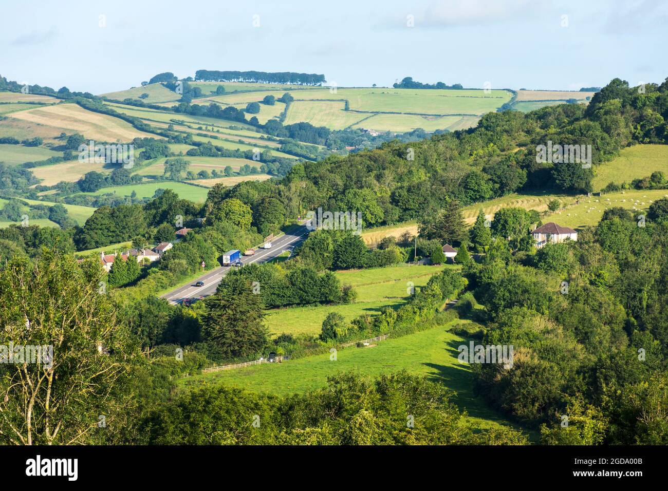 Routes rurales. L'A46 traverse Upper Swainswick près de Bath, en Angleterre, au Royaume-Uni Banque D'Images