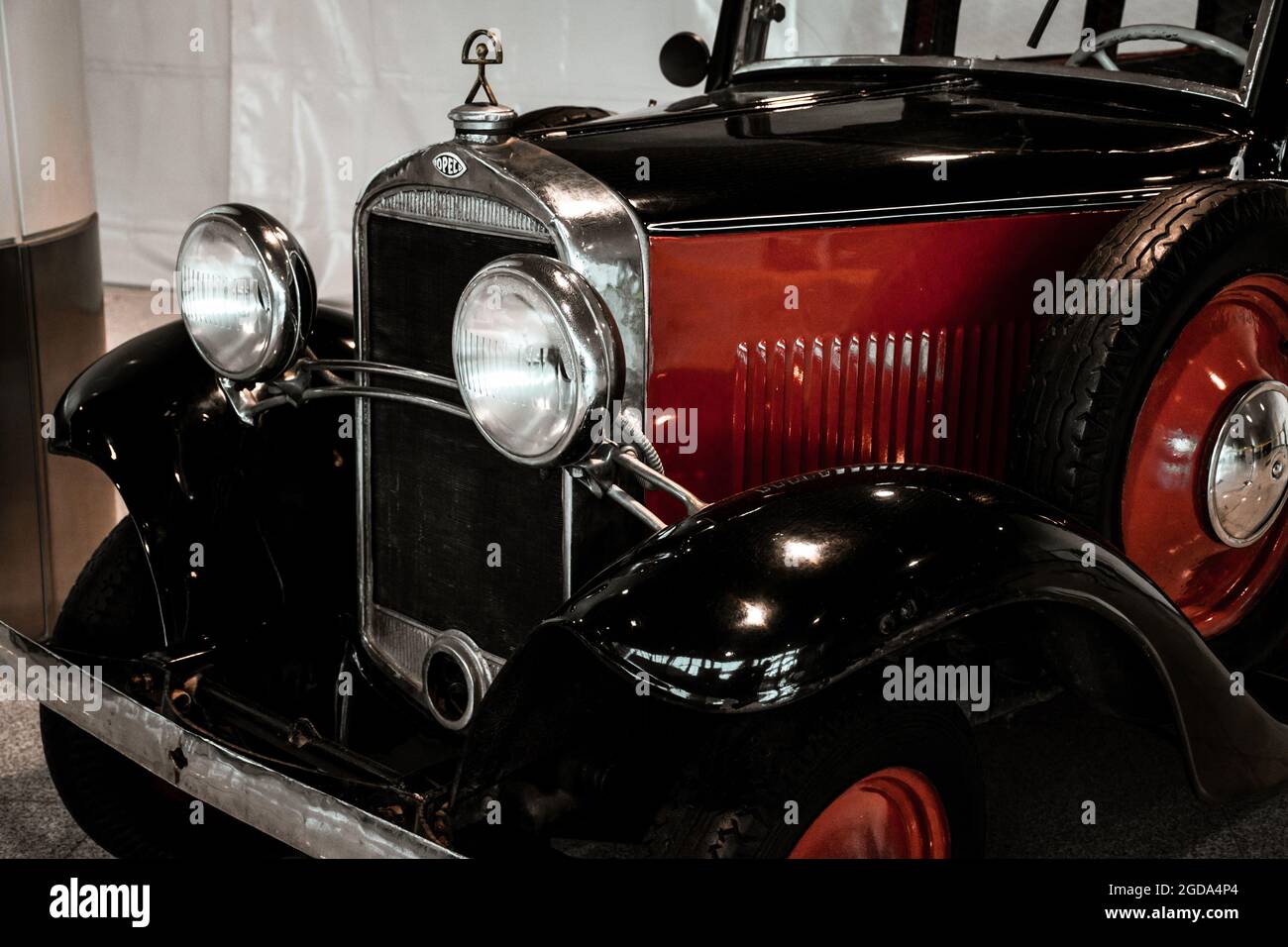 4 juin 2019, Moscou, Russie: Vue latérale de la voiture allemande Opel modèle 1,2L 1933. Voitures rétro classiques des années 1930. Banque D'Images