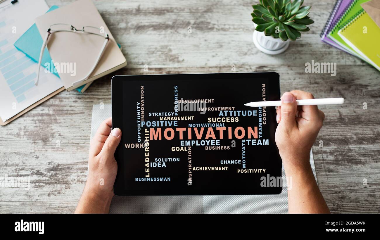 Nuage de mots de motivation sur l'écran de l'appareil. Banque D'Images
