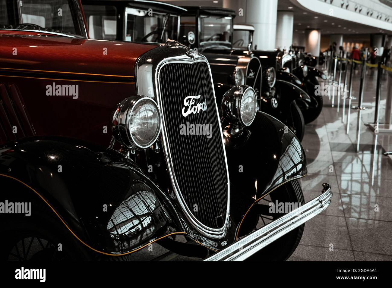 4 juin 2019, Moscou, Russie: Calandre et phares de voiture américaine Ford modèle y 1933. Voitures rétro classiques des années 1930. Banque D'Images