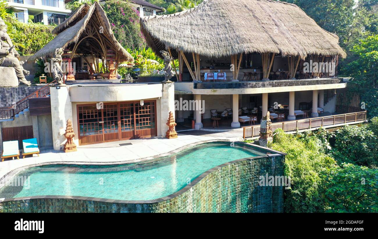 Hôtel de luxe avec piscine infiniti et restaurant design à Ubud, Bali,  Indonésie Photo Stock - Alamy