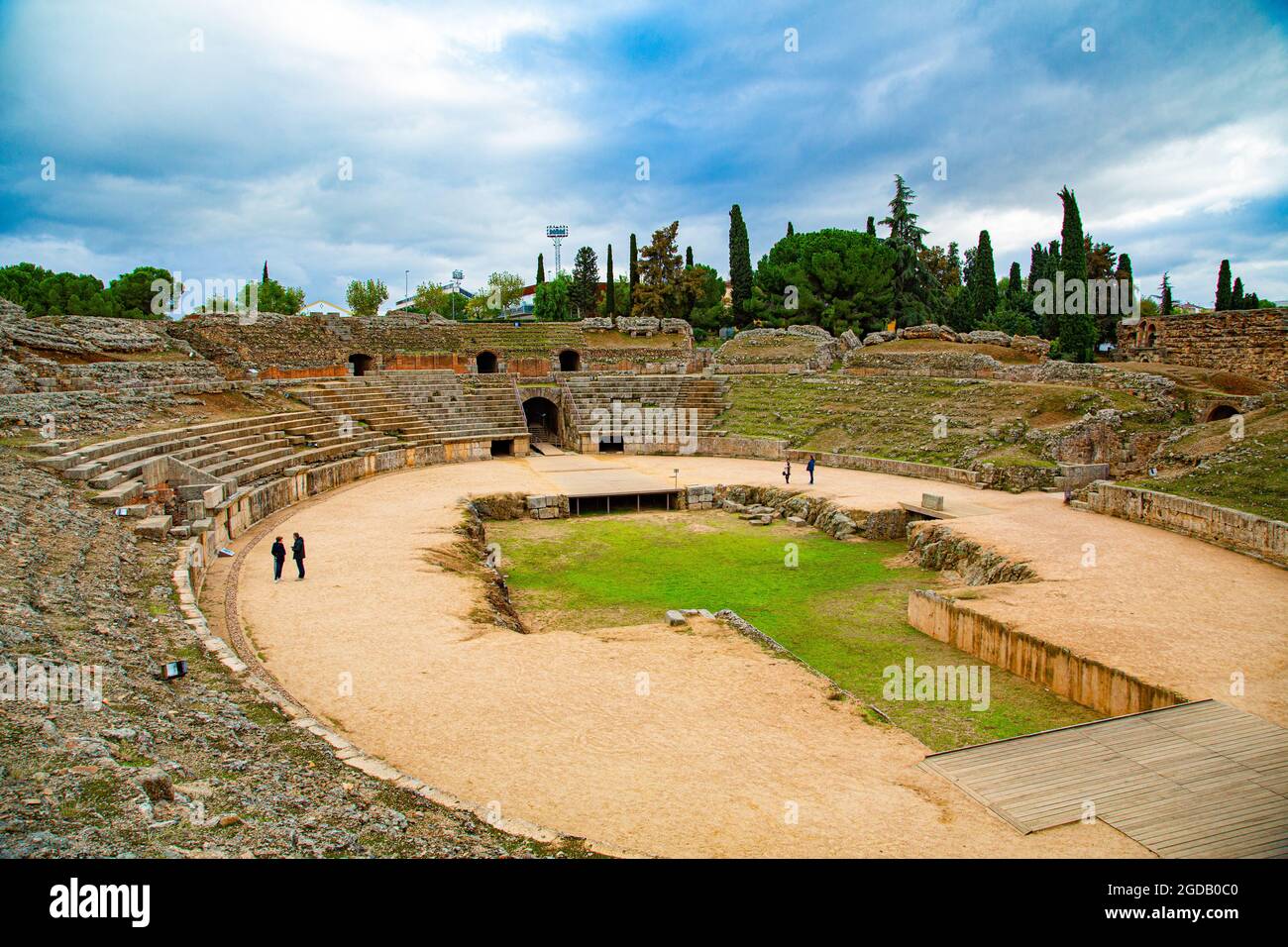 Coliseo o Arena de juegos romanos de la Ciudad de Merida, con arcos de entrada y gradas rodeándola Banque D'Images
