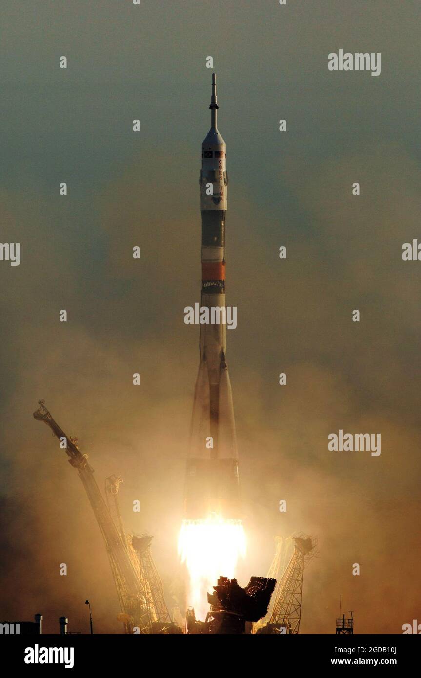 Une fusée russe (soviétique) Soyouz délèse la mission TMA-8 de Baikonour Cosmodrome, Kazakhstan, le 30 mars 2006 Banque D'Images