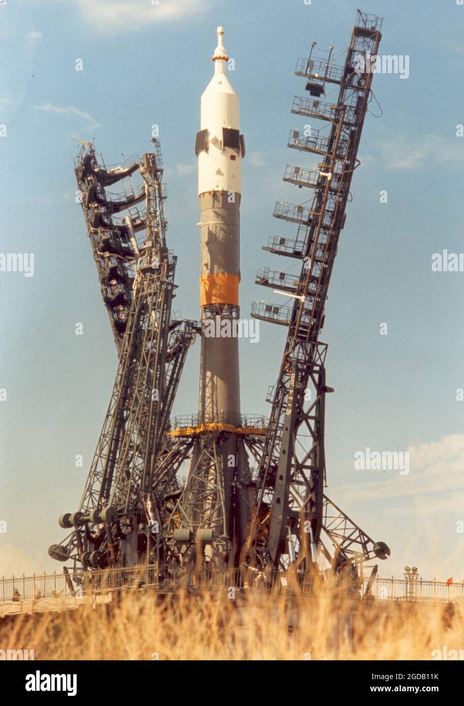 Une fusée Soyouz prête pour le lancement au cosmodrome de Baïkonour, au Kazakhstan, en URSS Banque D'Images