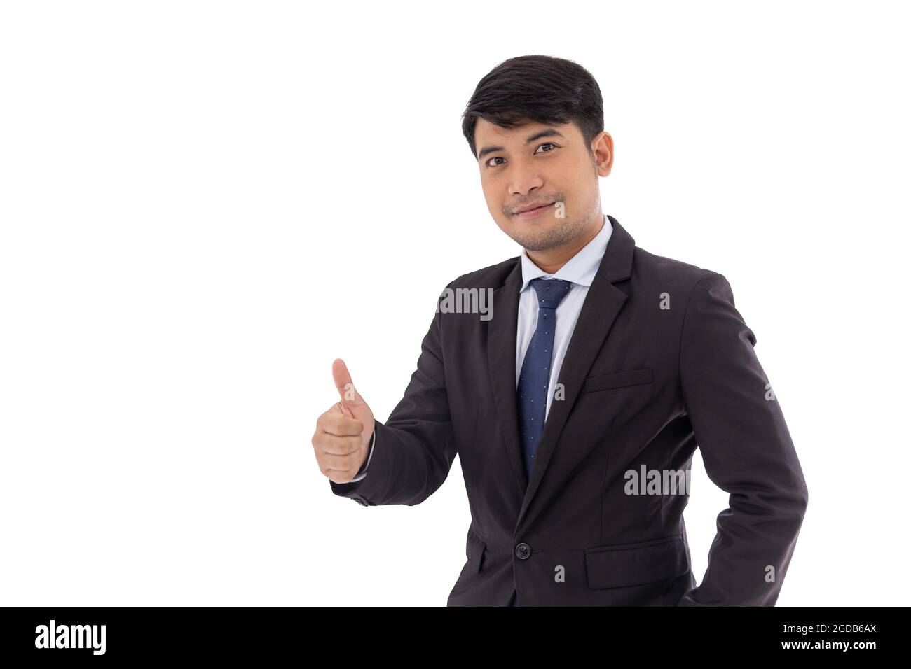 Adulte Professionnel asiatique homme d'affaires pouces debout confiant isolé sur fond blanc avec chemin d'écrêtage. Banque D'Images