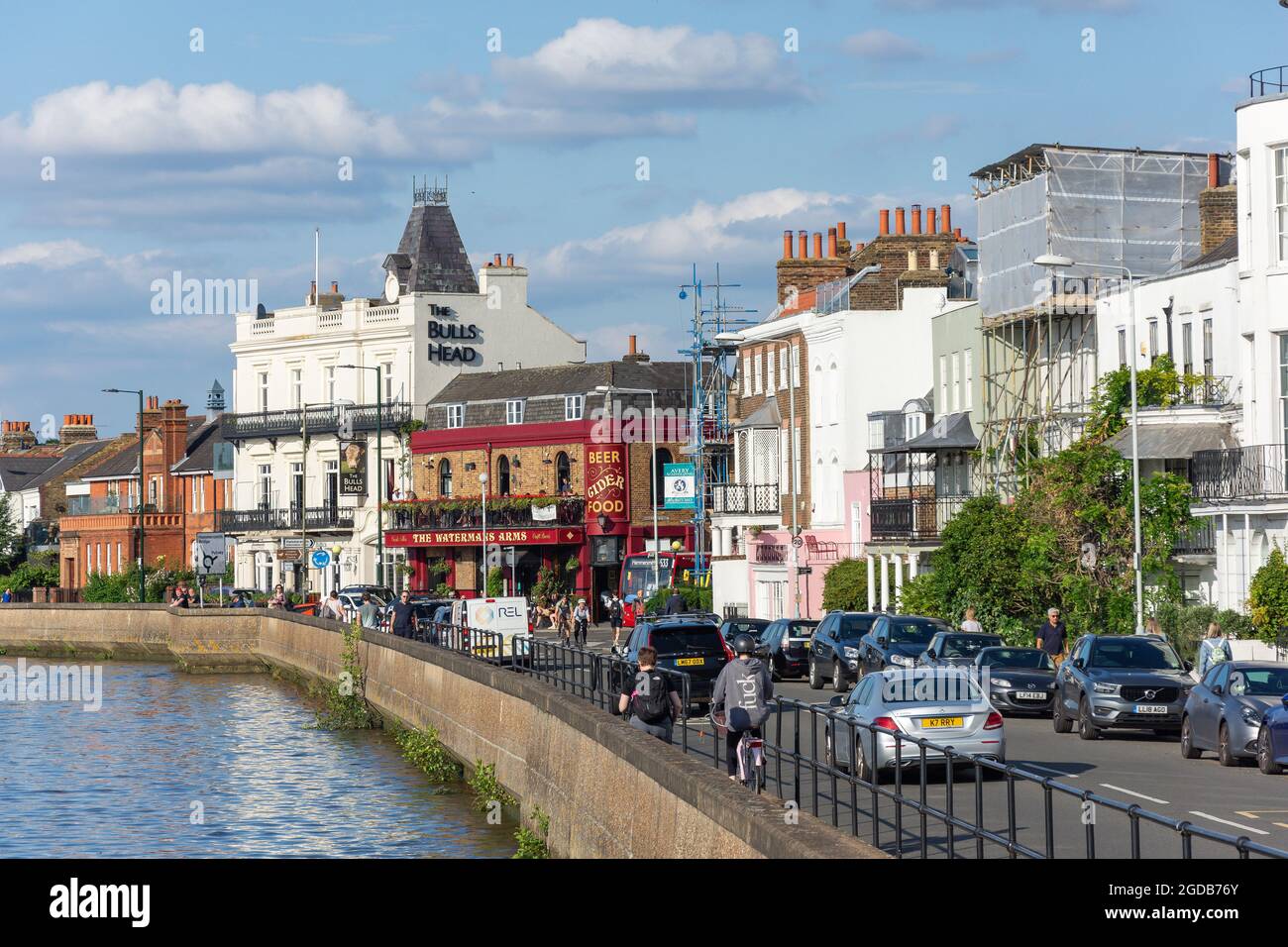 La terrasse, Barnes, London Borough of Richmond upon Thames, Grand Londres, Angleterre, Royaume-Uni Banque D'Images