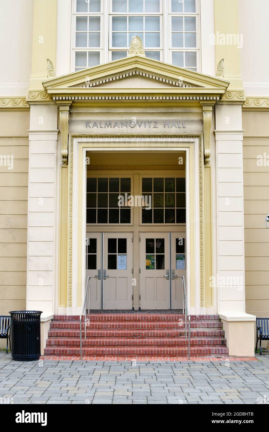 Extérieur du Kalmanovitz Hall, salle de classe et bâtiment administratif sur le campus de l'Université de San Francisco, à San Francisco, Californie. Banque D'Images