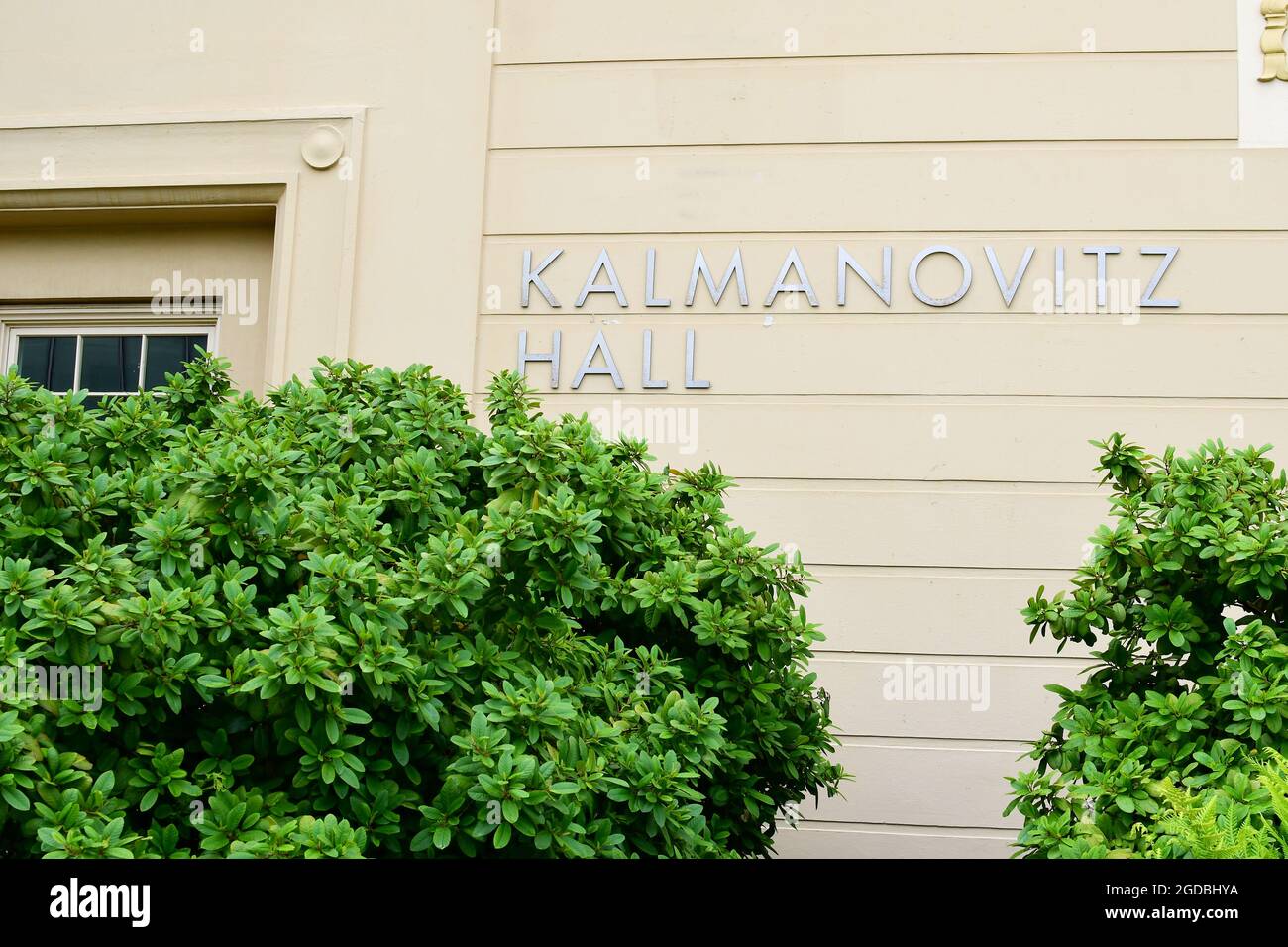 Extérieur du Kalmanovitz Hall, salle de classe et bâtiment administratif sur le campus de l'Université de San Francisco, à San Francisco, Californie. Banque D'Images