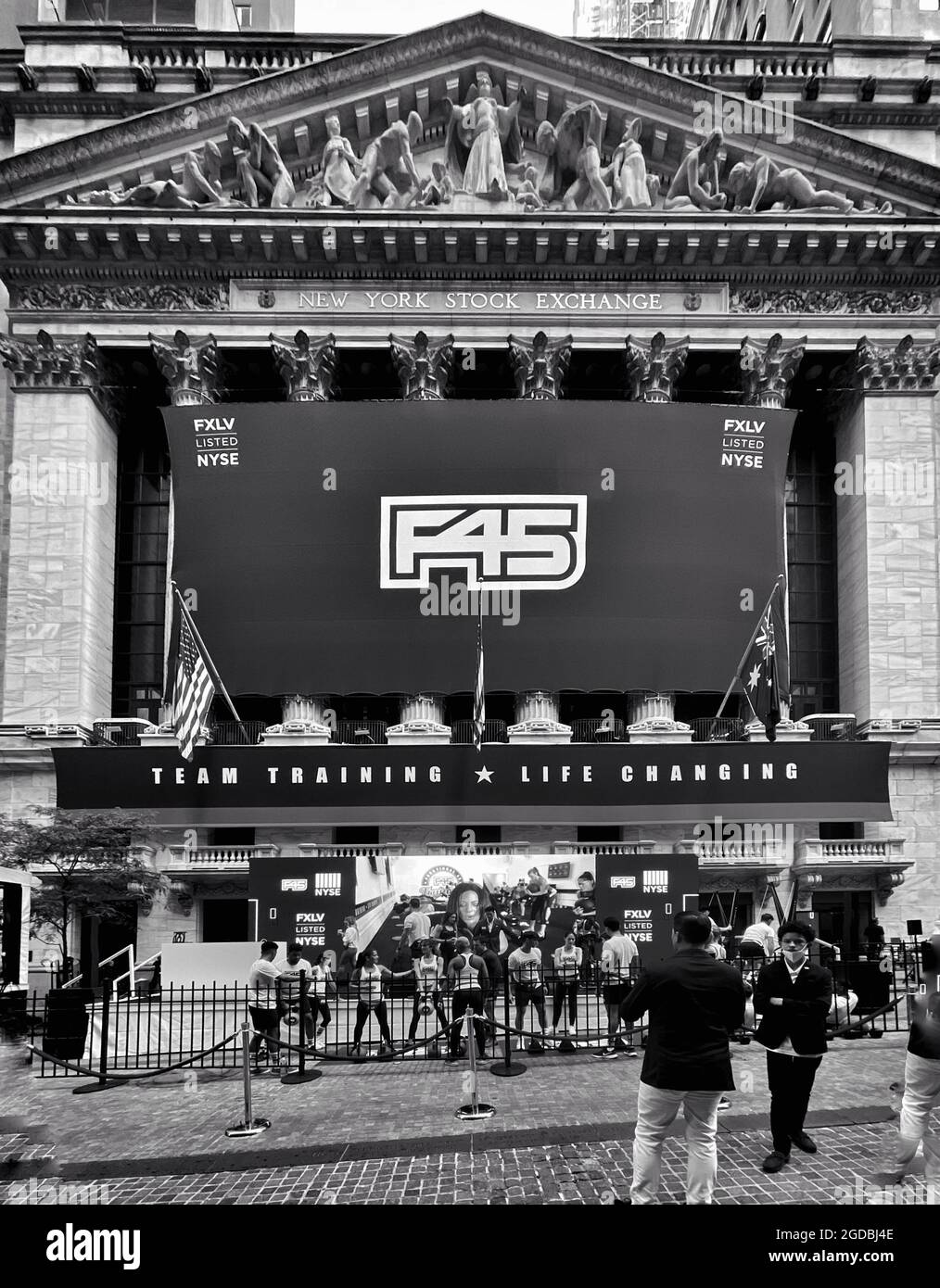 F45 Training Holdings Inc. Commence à négocier à la Bourse de New York le 15 juillet 2021. Grande bannière sur la façade de la NYSE à New York. Banque D'Images