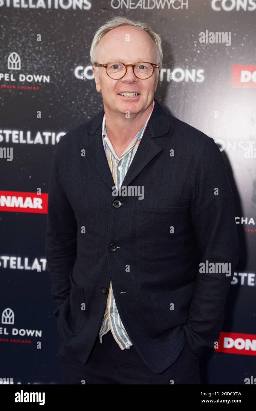 Jason Watkins arrive devant un spectacle de constellations au Vaudeville Theatre de Londres. Date de la photo: Jeudi 12 août 2021. Banque D'Images