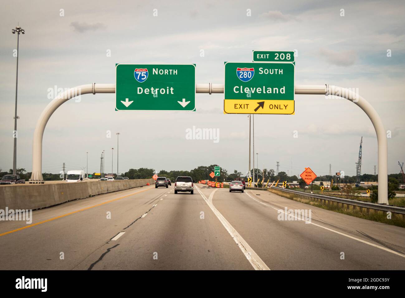 Detroit, MI : signalisation Interstate sur l'I-75, indiquant la sortie pour l'Interstate 280 vers Cleveland Banque D'Images