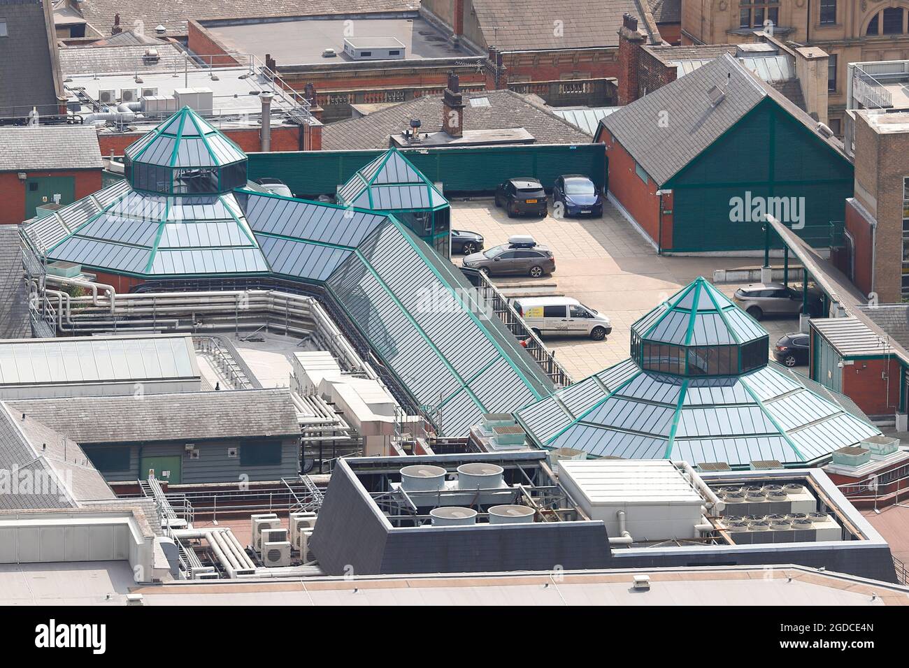 L'une des nombreuses vues sur le centre-ville de Leeds depuis le sommet du plus haut bâtiment du Yorkshire, « Altus House » Banque D'Images