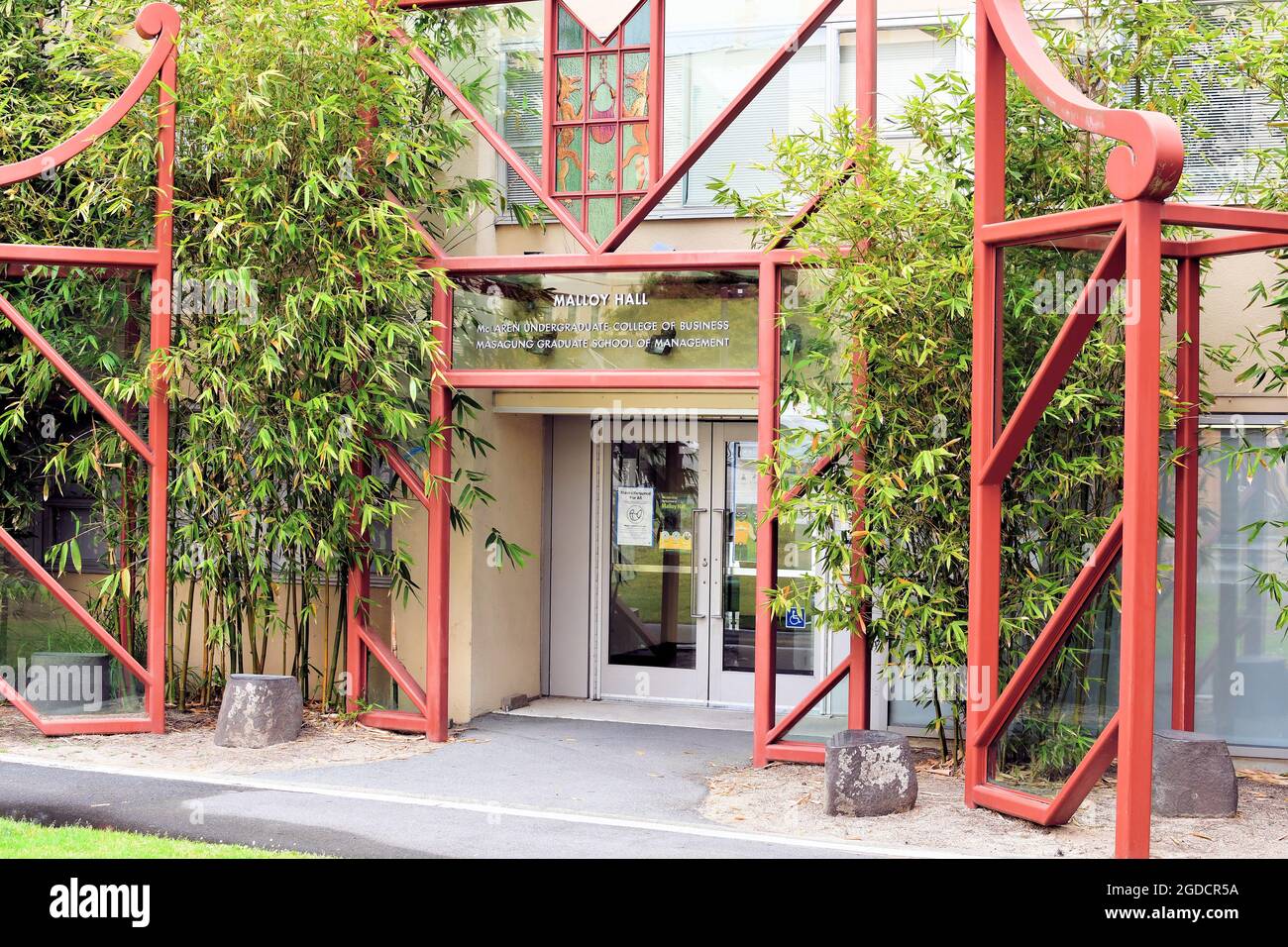 Extérieur du Malloy Hall, siège de l'École de gestion sur le campus de l'Université de San Francisco, à San Francisco, Californie. Banque D'Images