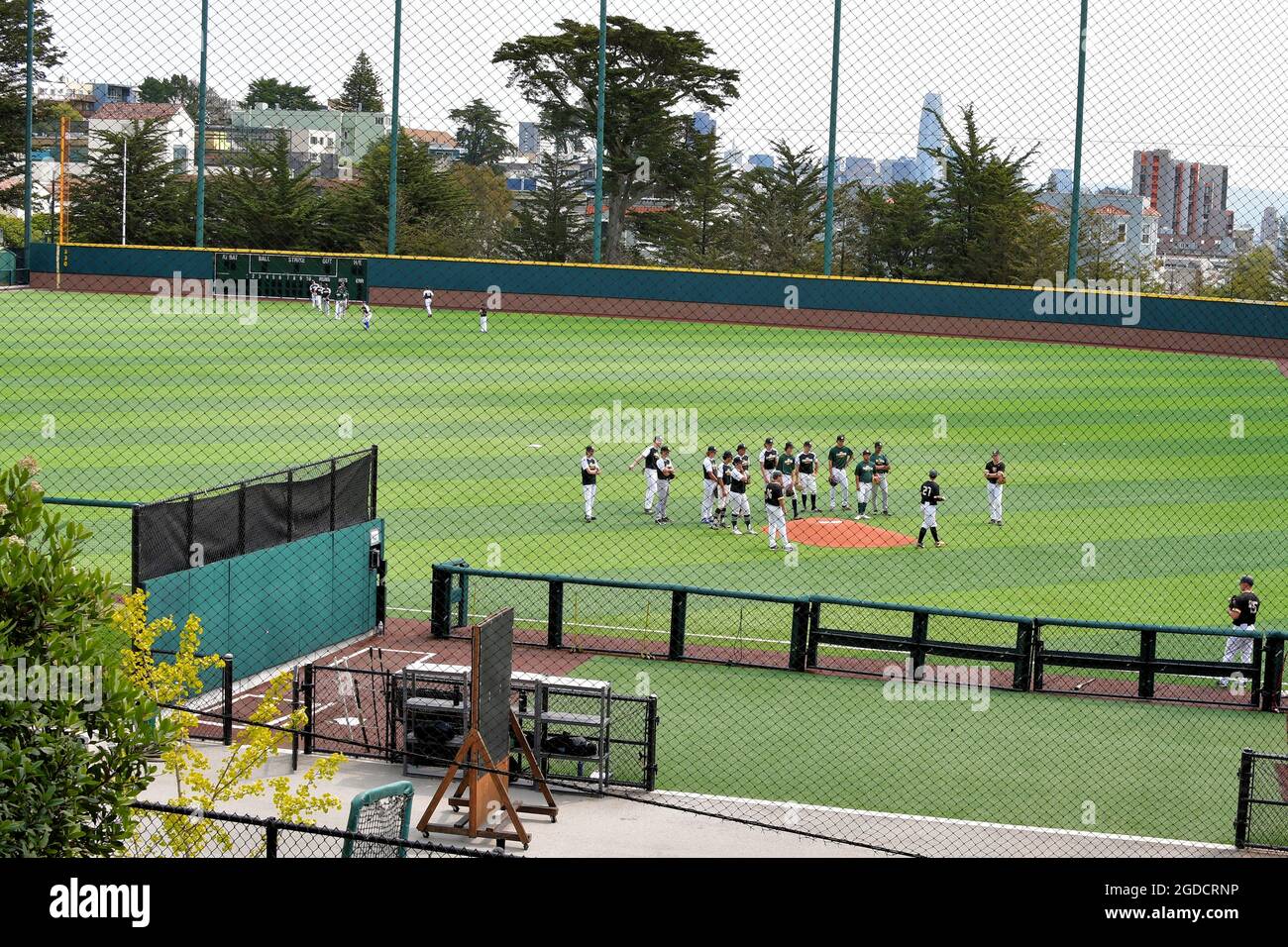 Camp de base-ball d'été au Dante Benedetti Diamond au Max Ulrich Field de l'Université de San Francisco ; San Francisco, Californie. Banque D'Images