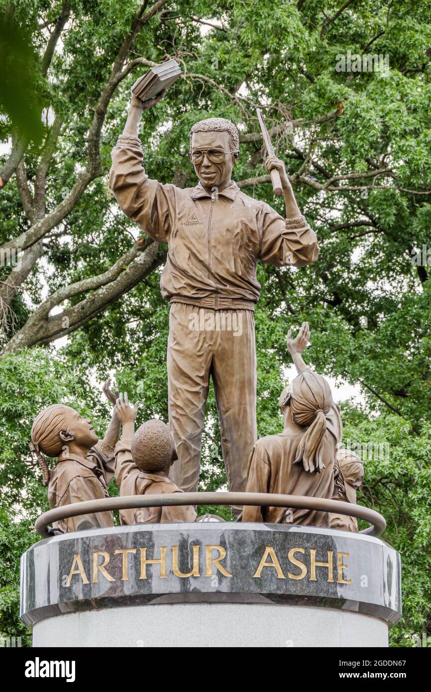 Richmond Virginia, Monument Avenue Historic District, Black man mâle Arthur Ashe joueur de tennis statue Banque D'Images