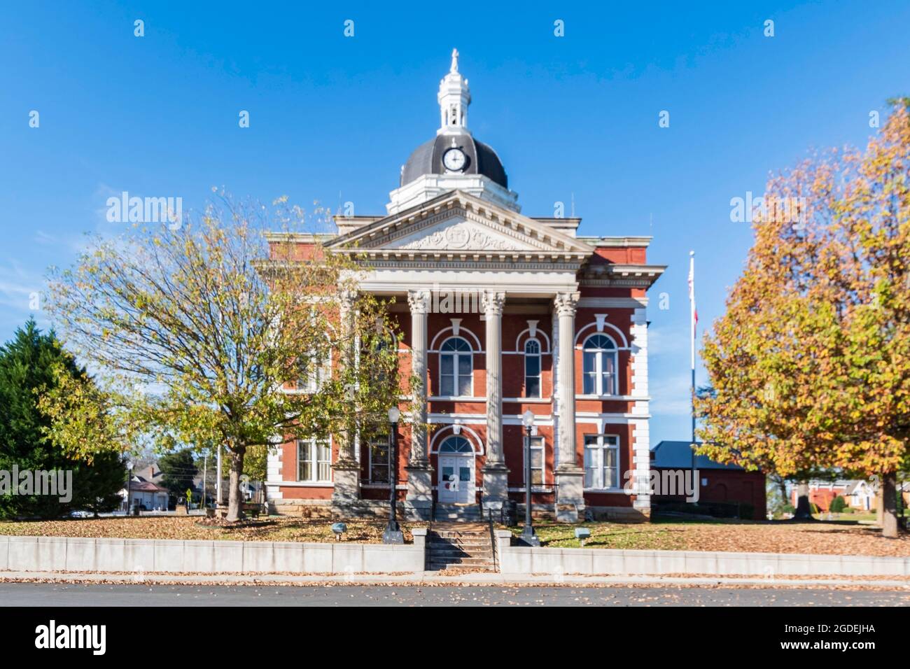 Greenville, Géorgie, États-Unis-nov 14, 2020: Palais de justice historique du comté de Meriweather construit en 1903-1904 lors d'une belle journée d'automne. Banque D'Images