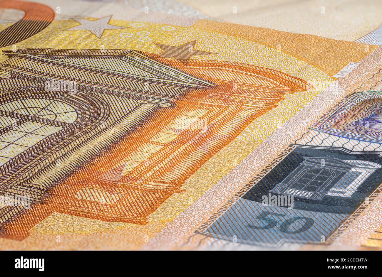 Macro gros plan sur la surface de conception des billets de 50 euros. Billets de l'Union européenne. Fond d'écran de l'argent. Clôture détaillée de la devise. Euros Banque D'Images