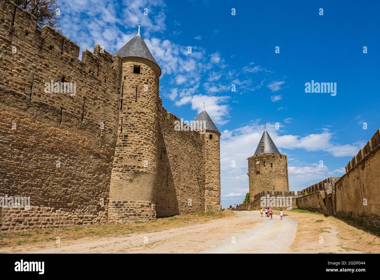 Carcassonne, France. 3 août 2021. Les Lices, écart entre les murs de Carcassonne. La Cité site médiéval classé au patrimoine mondial de l'UNESCO. Banque D'Images