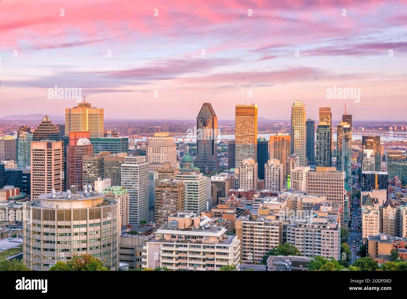 Vue panoramique sur le centre-ville de Montréal depuis la vue de dessus au coucher du soleil au Canada Banque D'Images