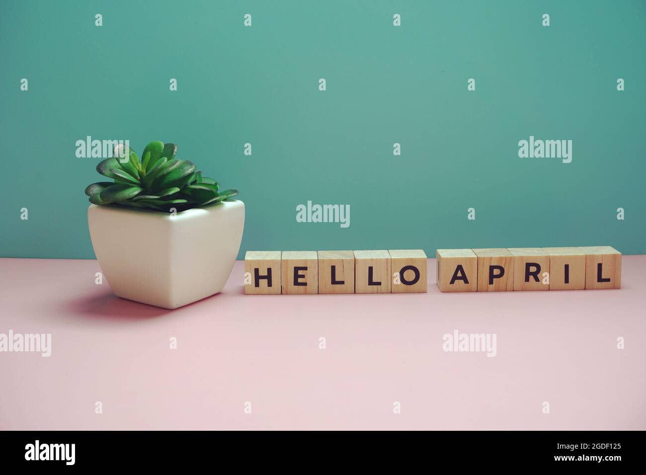 Lettre de l'alphabet du mois d'avril sur fond bleu et rose Banque D'Images