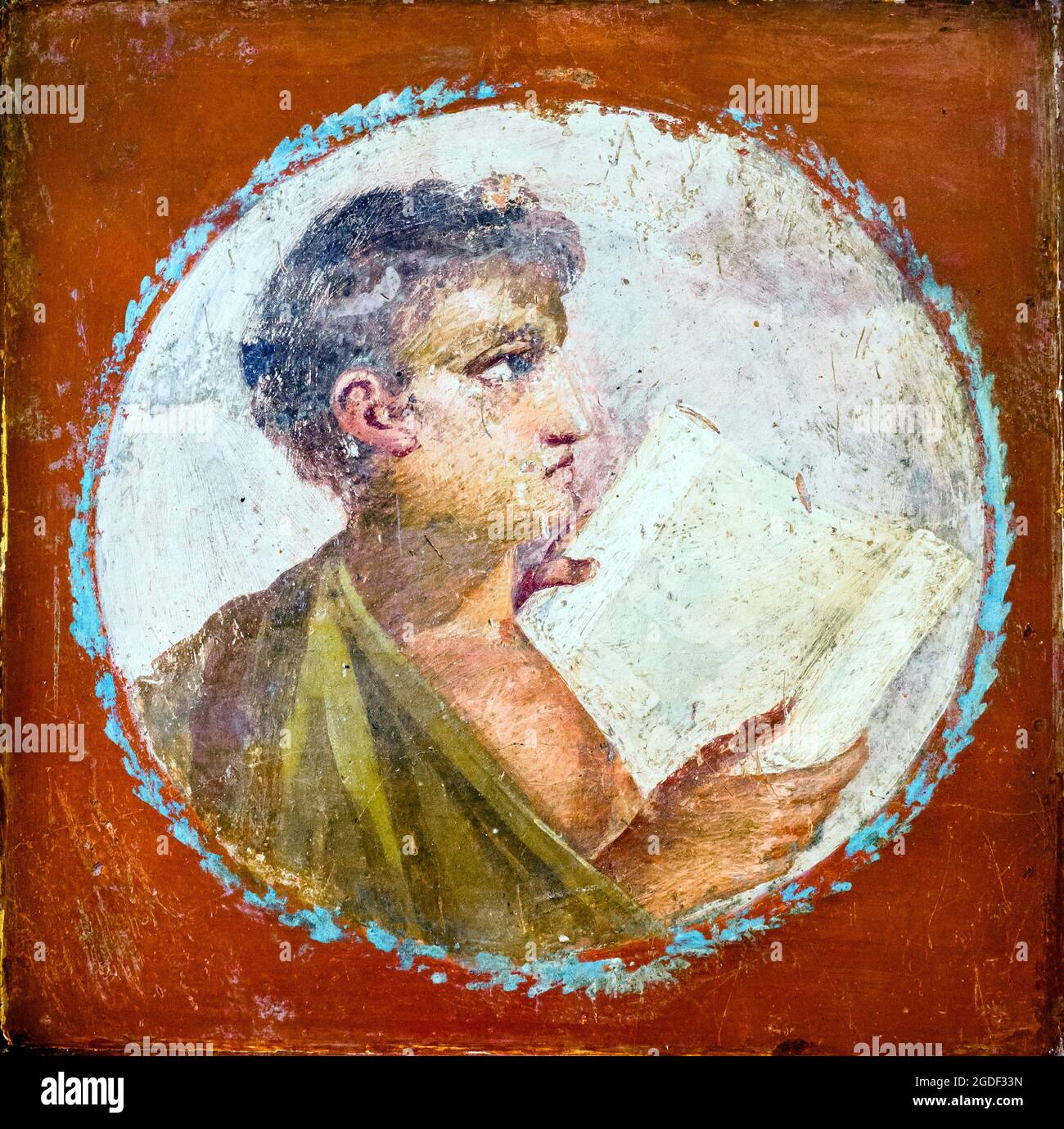 Médaillon avec un portrait masculin UN jeune homme vêché avec un papyrus roll fresco Herculaneum 55-79 AD Banque D'Images