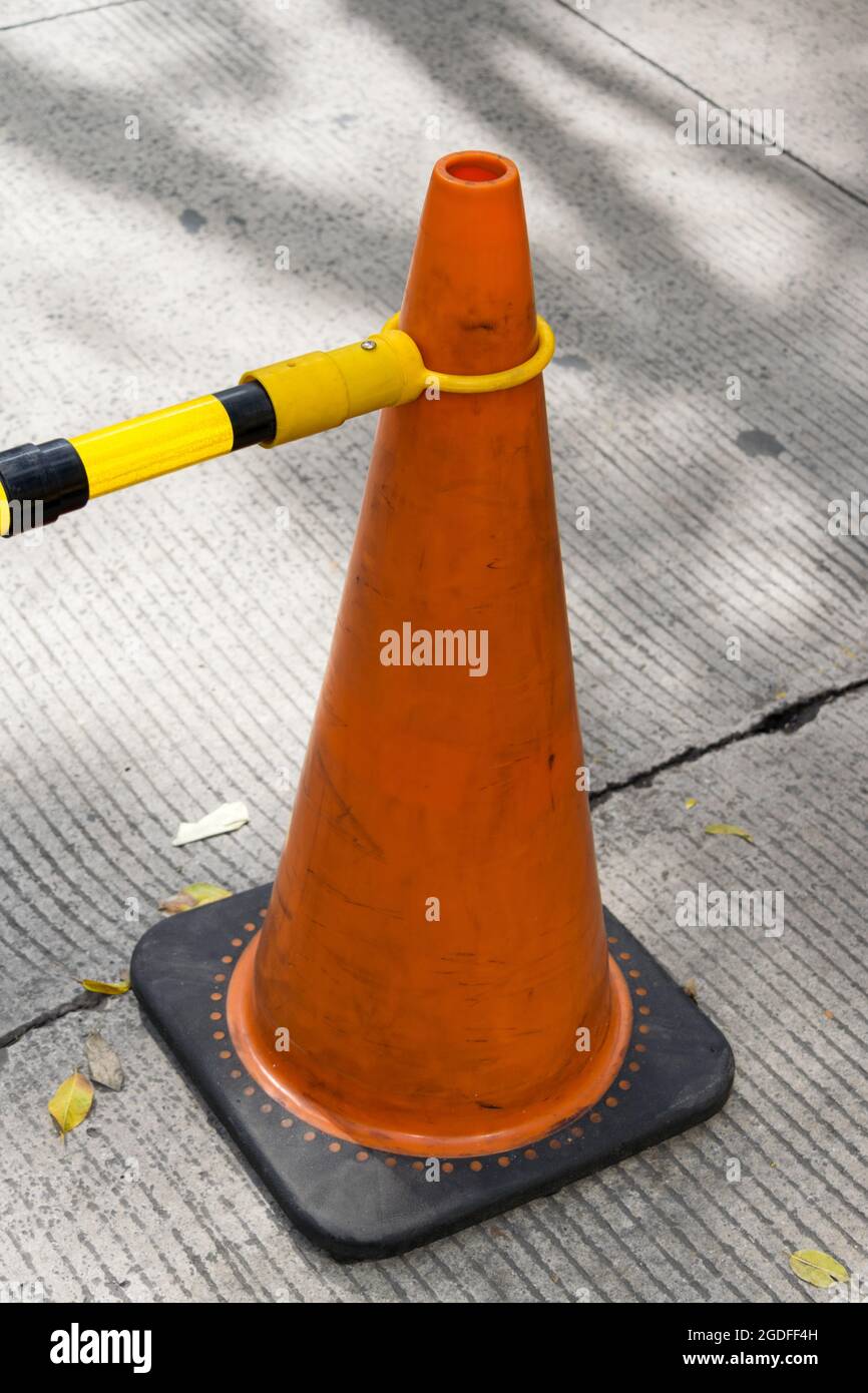 Cone pour commander la circulation routière en Amérique centrale, au Guatemala. Banque D'Images