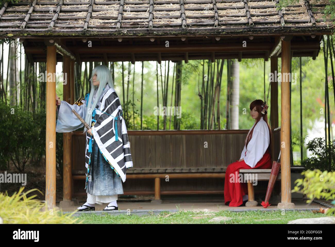 Portrait de fille asiatique , Miko japonais dans la nature Banque D'Images
