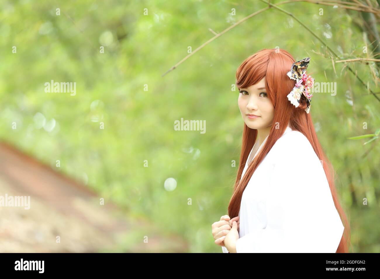 Portrait de fille asiatique , Miko japonais dans la nature Banque D'Images