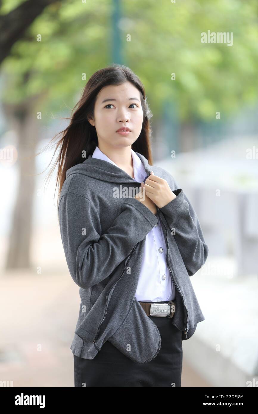 Portrait d'étudiant asiatique en extérieur Banque D'Images