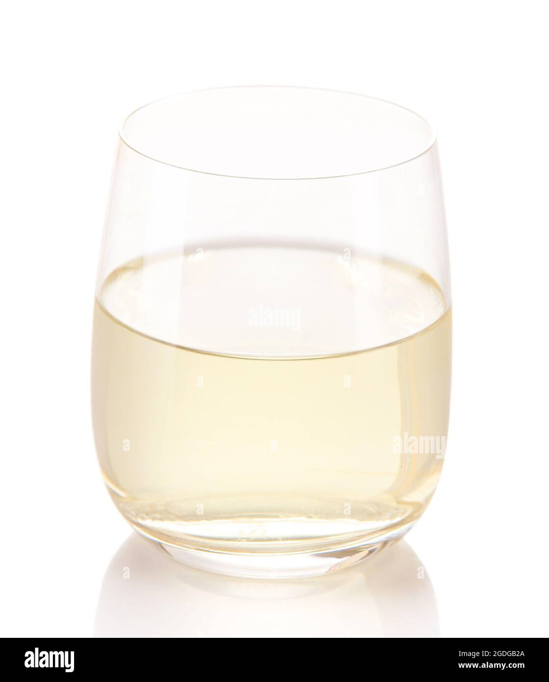 Verre de jus de bouleau isolated on white Banque D'Images