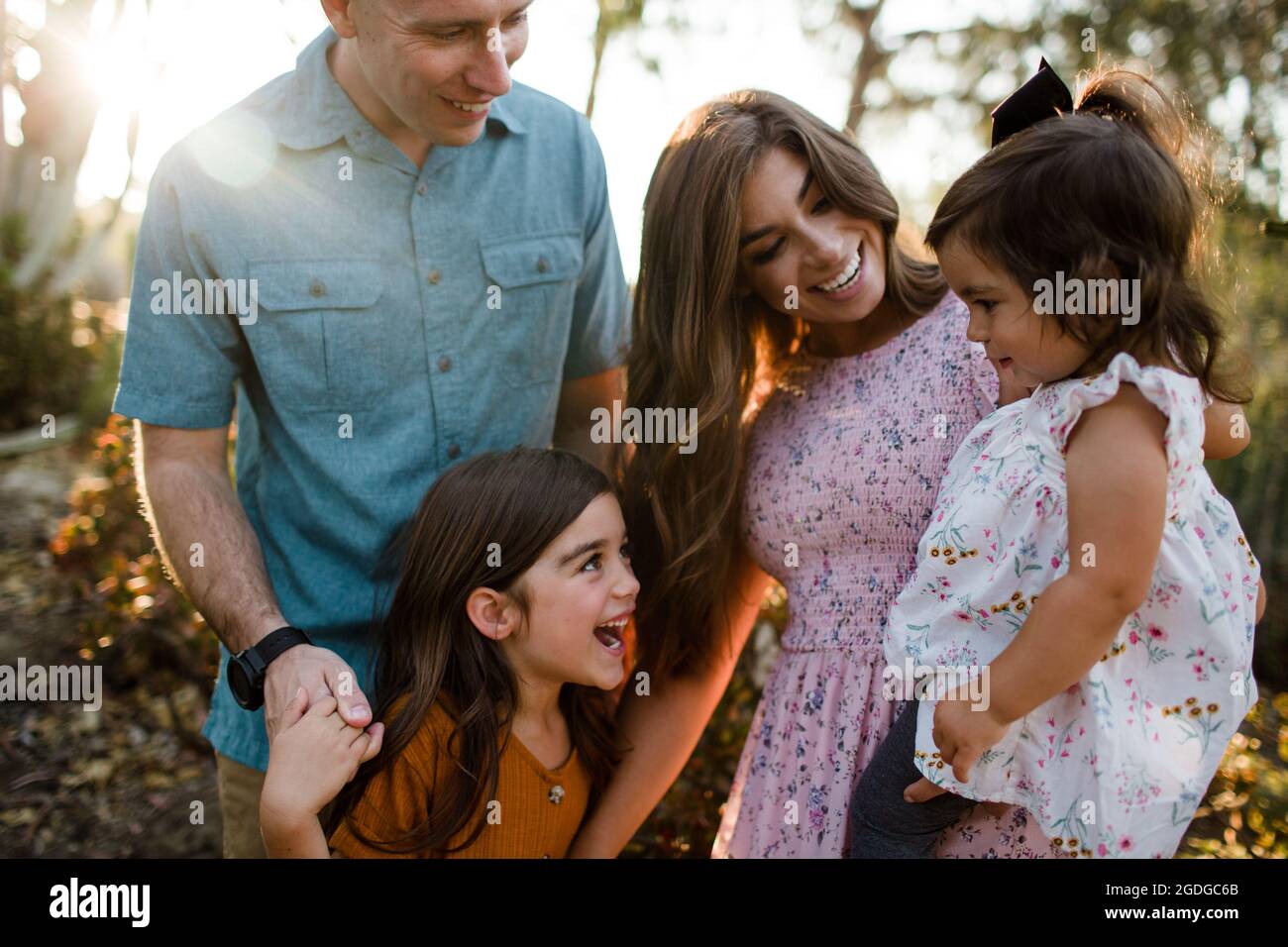 Famille debout dans Desert Garden à San Diego Banque D'Images