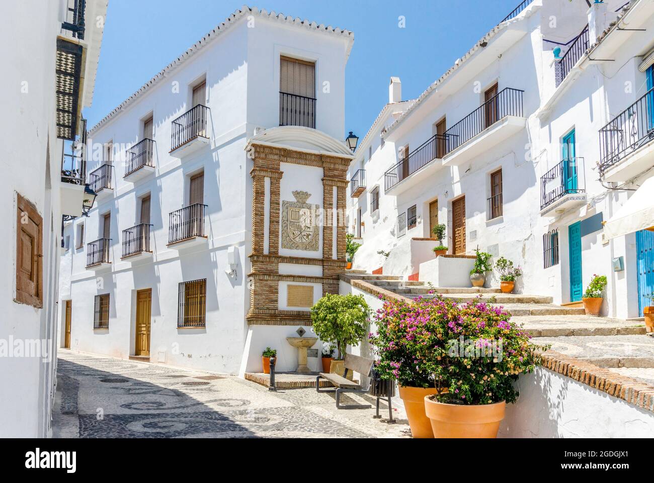 Ville pittoresque de Frigiliana située dans la région montagneuse de Malaga, Costa del sol, Andalousie, Espagne Banque D'Images