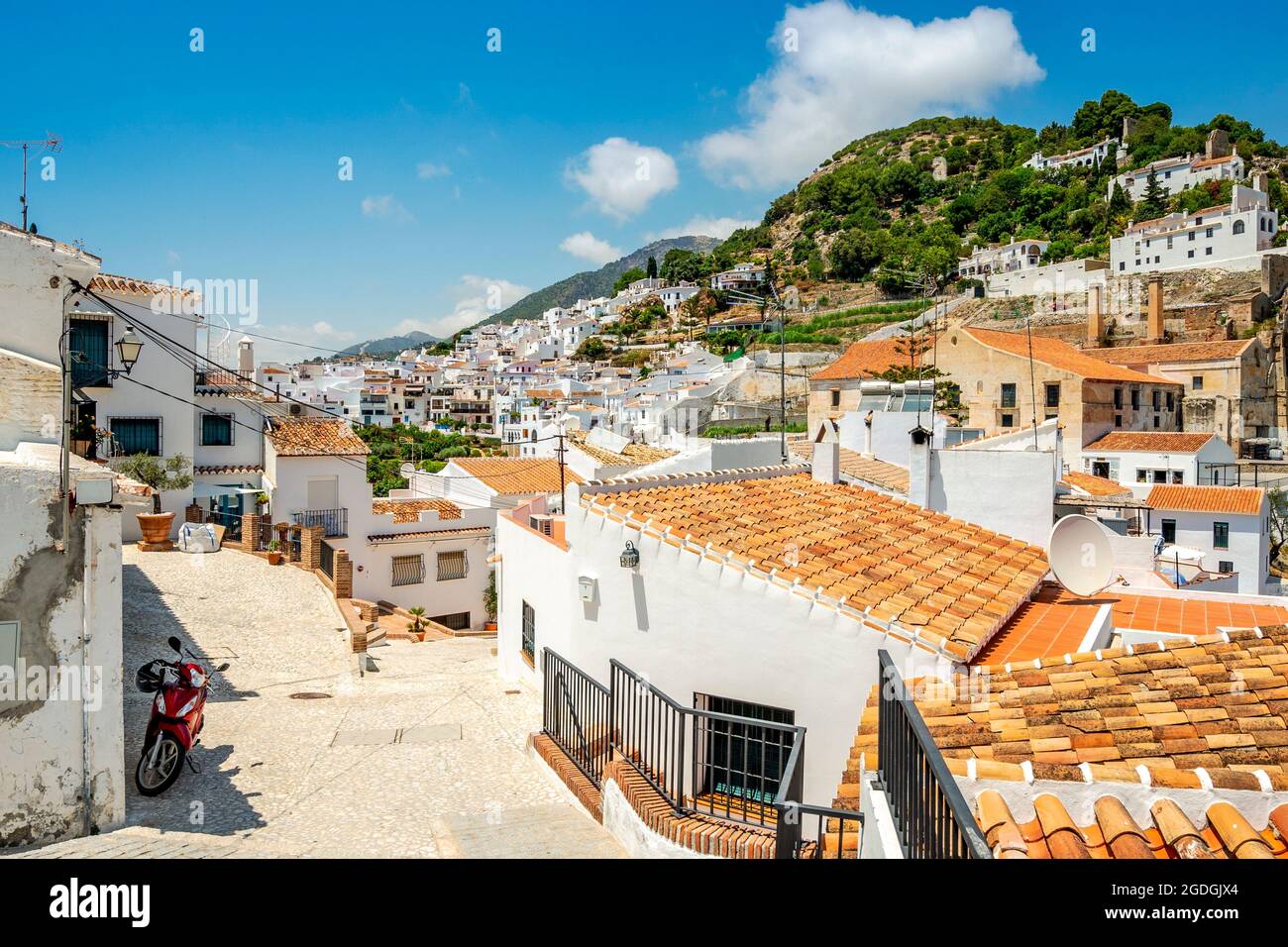 Ville pittoresque de Frigiliana située dans la région montagneuse de Malaga, Costa del sol, Andalousie, Espagne Banque D'Images