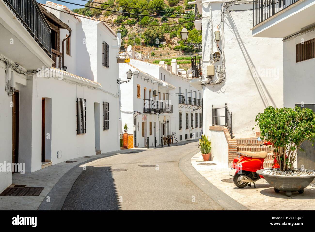 Ville pittoresque de Frigiliana située dans la région montagneuse de Malaga, Costa del sol, Andalousie, Espagne Banque D'Images