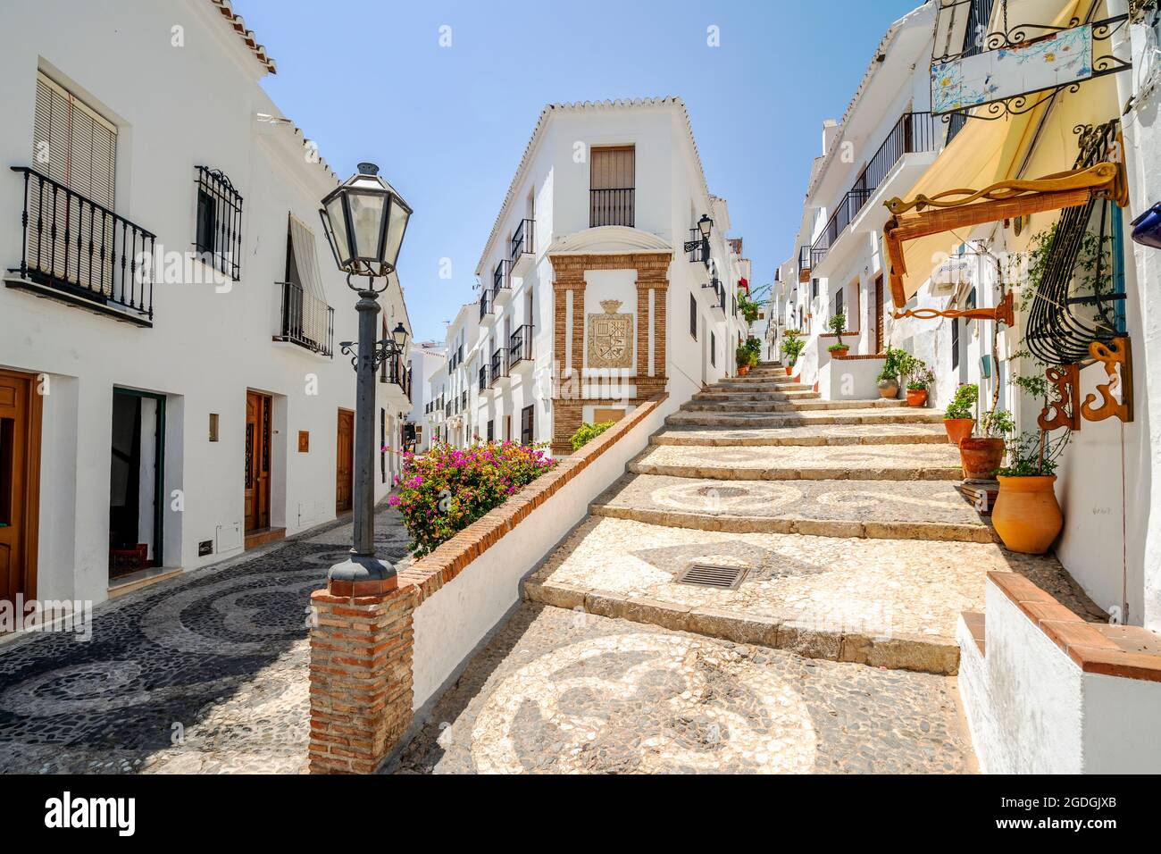 Ville pittoresque de Frigiliana située dans la région montagneuse de Malaga, Costa del sol, Andalousie, Espagne Banque D'Images