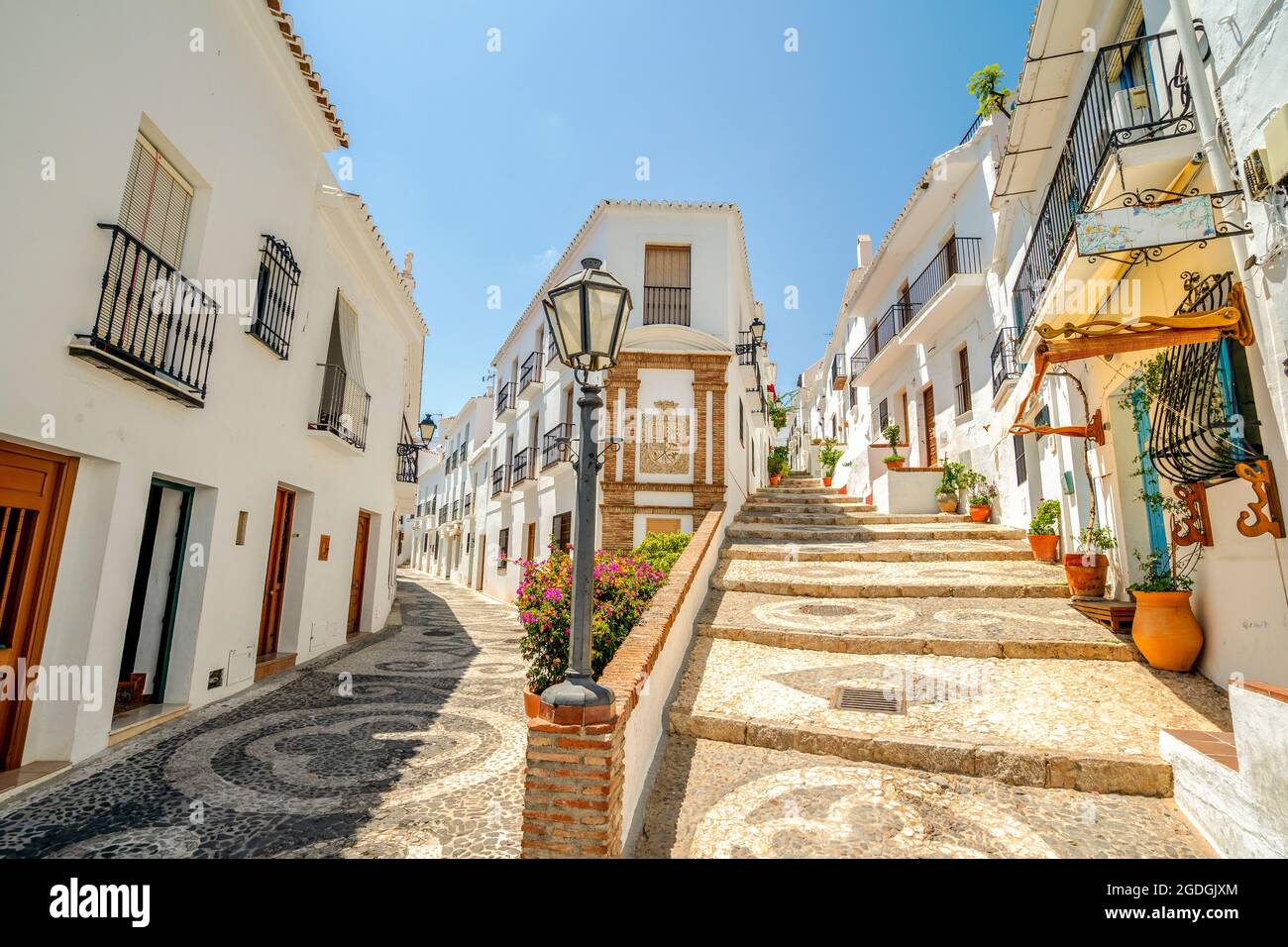 Ville pittoresque de Frigiliana située dans la région montagneuse de Malaga, Costa del sol, Andalousie, Espagne Banque D'Images