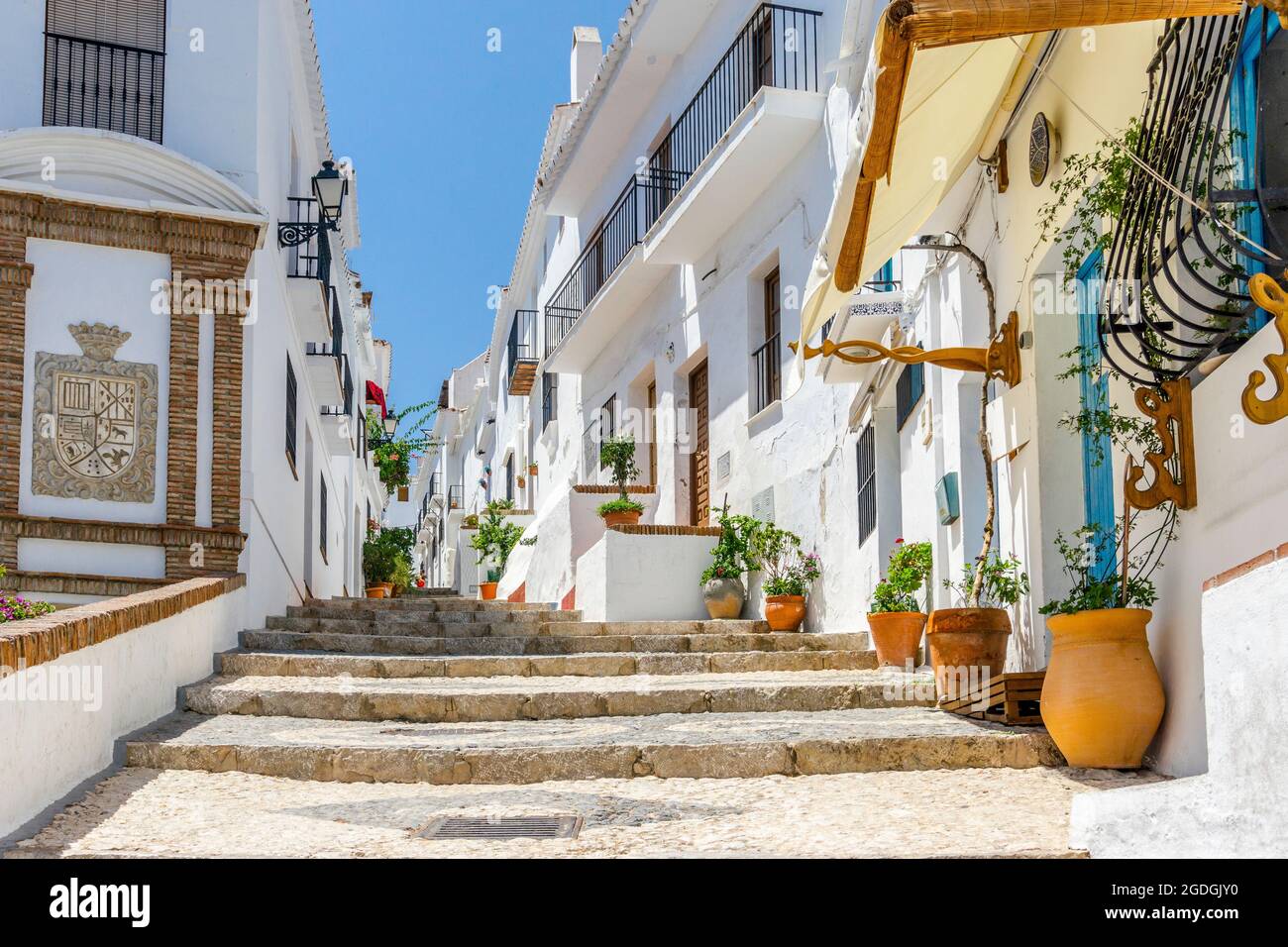 Ville pittoresque de Frigiliana située dans la région montagneuse de Malaga, Costa del sol, Andalousie, Espagne Banque D'Images