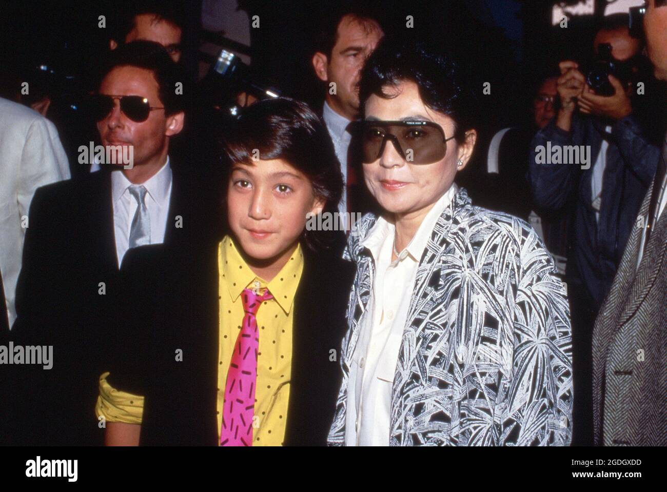 Sean Lennon et Yoko Ono à l'ouverture de la collection John Lennon à la Galerie Dyansen à Beverly Hills, Californie le 19 juin 1987 crédit: Ralph Dominguez/MediaPunch Banque D'Images