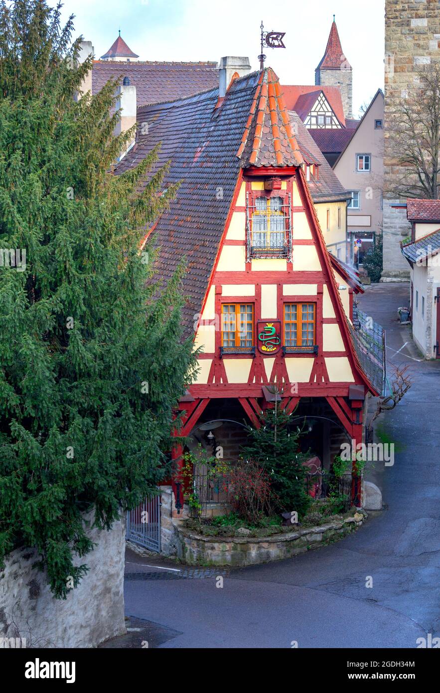 Vue sur l'ancienne forge médiévale et le mur de la forteresse. Rothenburg ob der Tauber. Bavière Allemagne. Banque D'Images