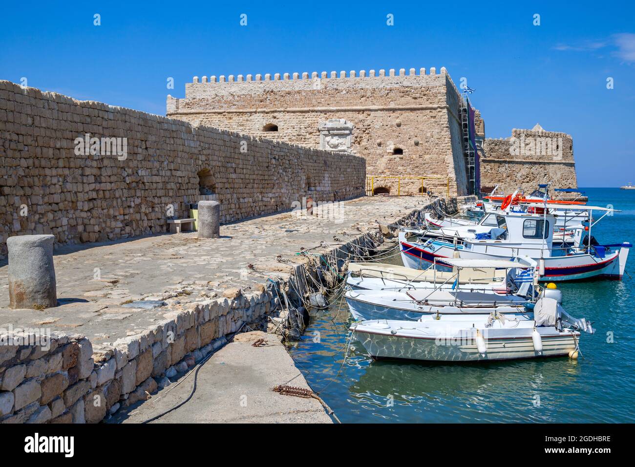 Bateaux de pêche dans le port vénitien d'Héraklion, île de Crète, Grèce Banque D'Images