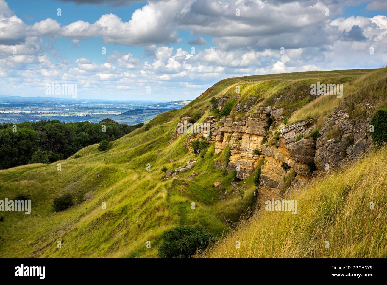 Le Cotswold escarpement de Cleeve Hill surplombant Cheltenham Spa, Gloucestershire, Angleterre Banque D'Images