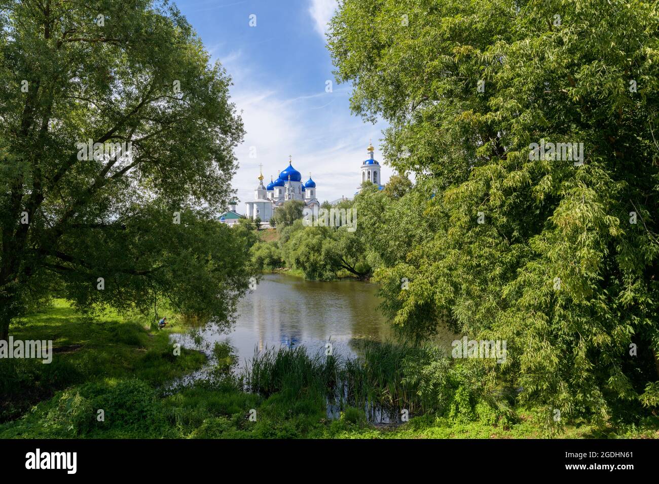 Un paysage russe typique. Couvent Saint-Bogolyoubsky. Bogolyubovo, région de Vladimir, Russie Banque D'Images