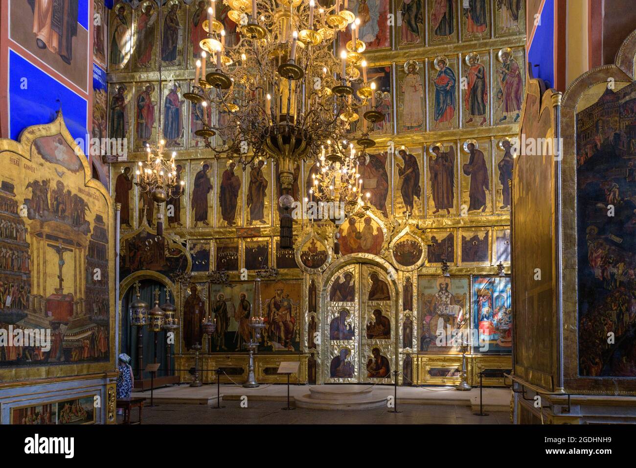 Iconostase à l'intérieur de la cathédrale de la Nativité de la Vierge Marie. Suzdal, Russie Banque D'Images