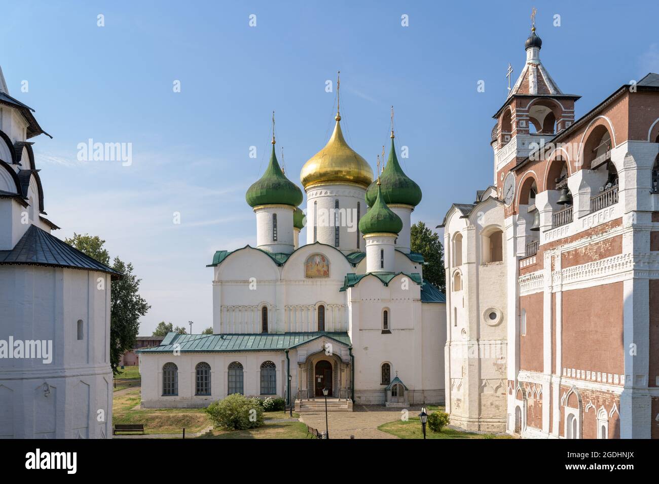 Cathédrale de Transfiguration et clocher (beffroi) dans le monastère de Saint Euthymius. Suzdal, Russie Banque D'Images