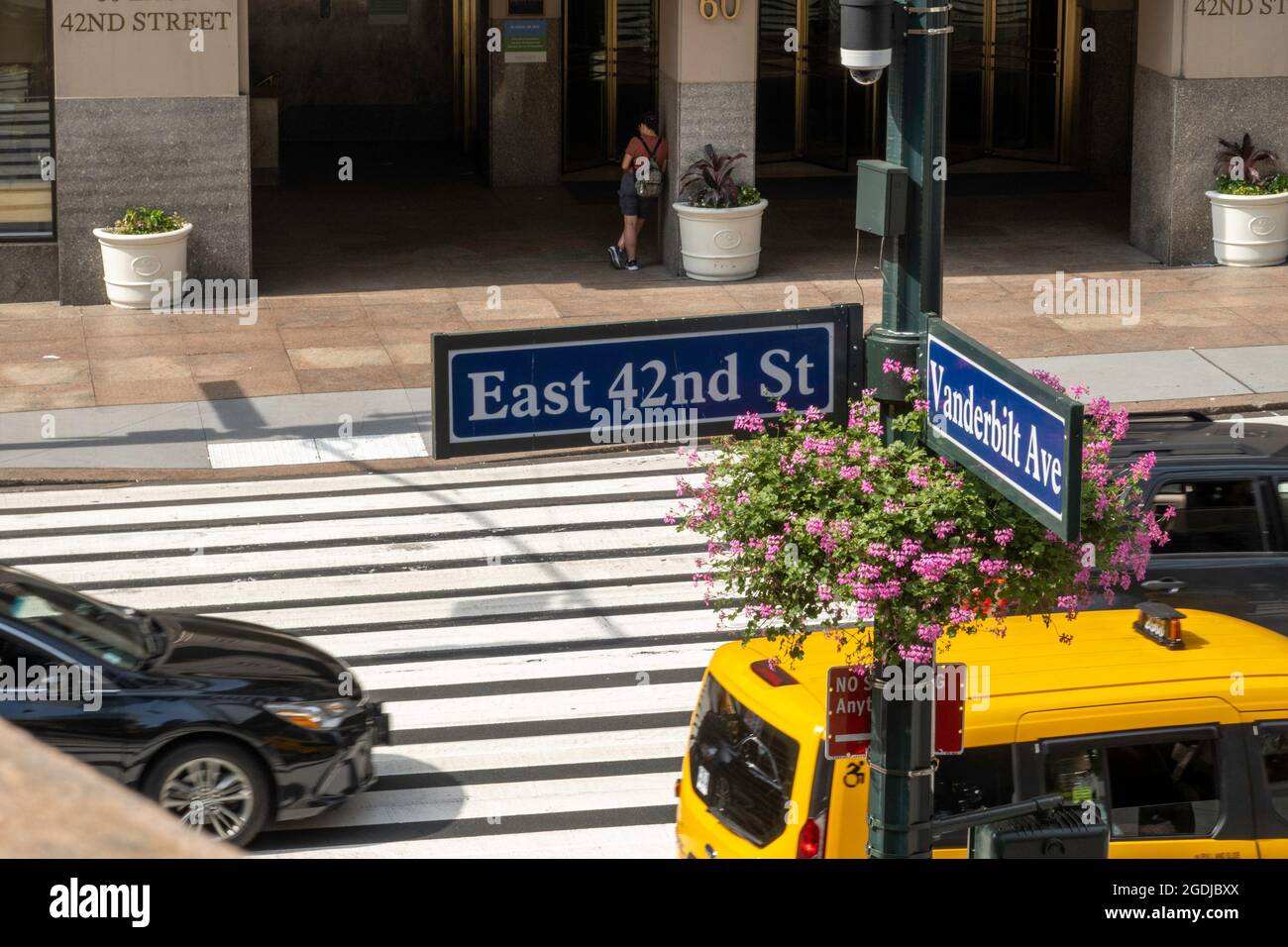 Crosswalk à East 42nd Street et Vanderbilt Avenue à Grand Central place, NYC, Etats-Unis Banque D'Images
