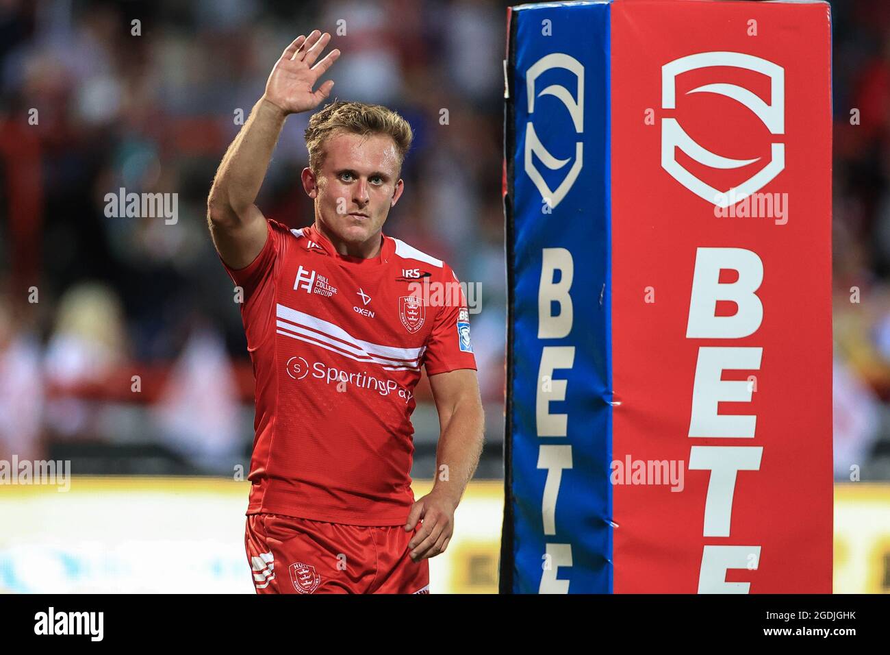 Kingston upon Hull, Royaume-Uni. 13 août 2021. Jez Litten (14) de Hull KR se défait devant la foule alors que Hull battit Wigan 26-14 à Kingston sur Hull, au Royaume-Uni, le 8/13/2021. (Photo de Mark Cosgrove/News Images/Sipa USA) crédit: SIPA USA/Alay Live News Banque D'Images