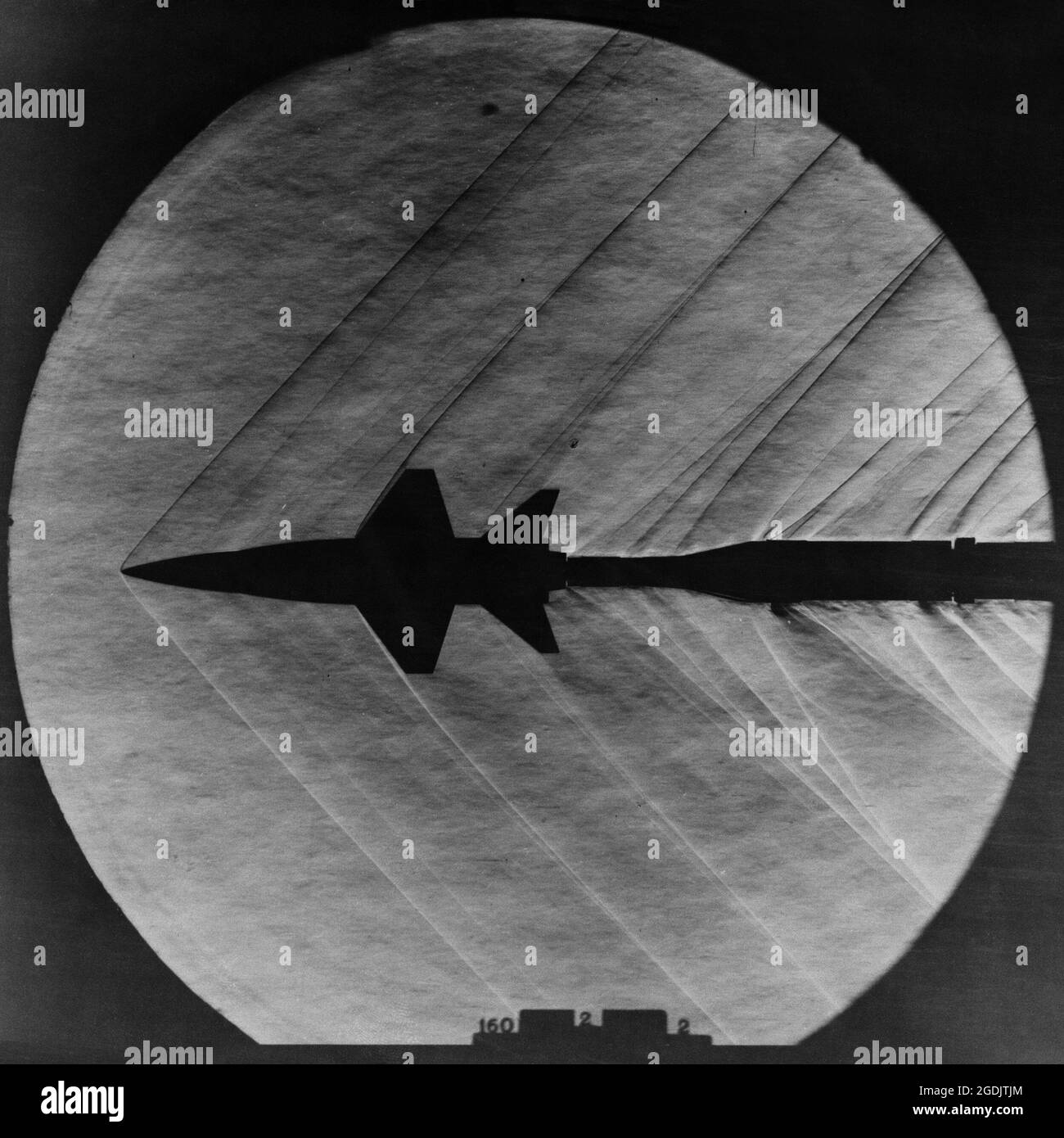 Ondes de choc sur un modèle à petite échelle du X-15 dans un tunnel de pression supersonique. Banque D'Images