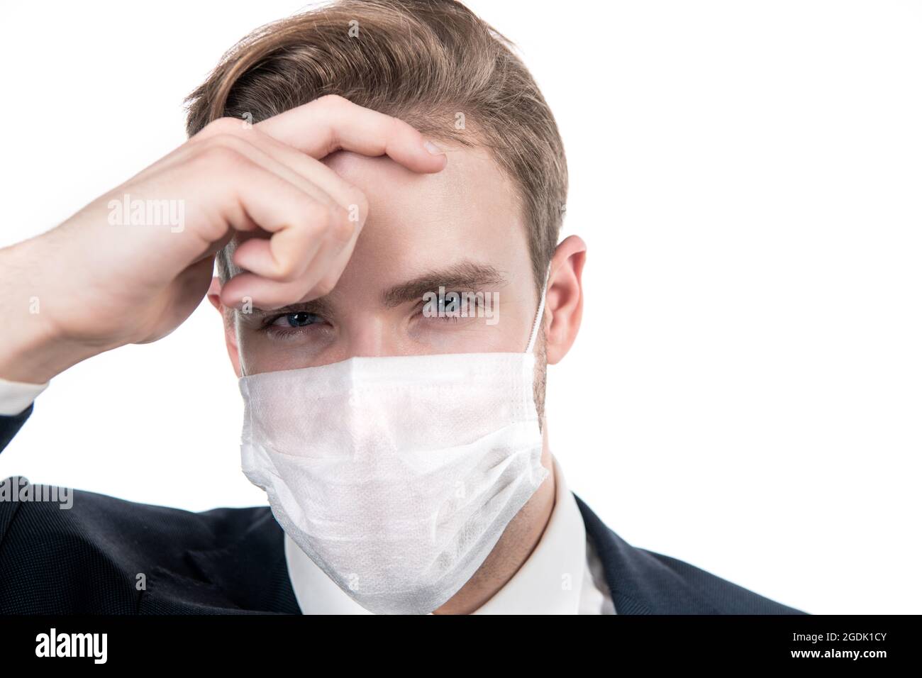 covid19 prévention. patron dans un masque médical pendant la quarantaine du coronavirus. éviter la propagation pandémique. Banque D'Images