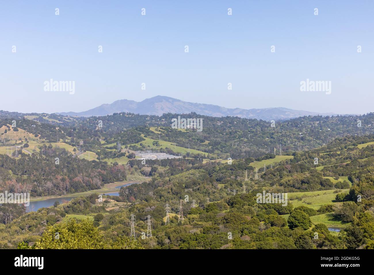 East Bay collines de Californie regardant le mont Diablo au loin par temps clair Banque D'Images