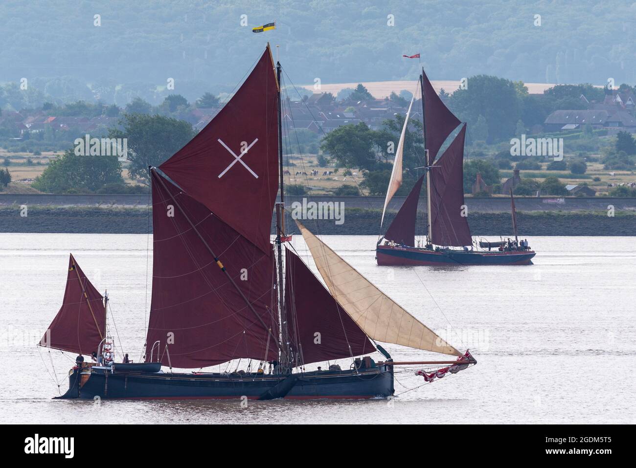 Stanford-le-Hope, Essex, Royaume-Uni. 14 août 2021. Première course en 1863 la course, ou match, est considérée comme le plus long concours de course à pied du genre dans le monde et est concouru par Thames Sailing Barges de la conception qui sont restés peu changé depuis cette époque. Bien que plus ancienne, la coupe de l'Amérique s'est développée. Le départ en déroute a eu lieu à 08:00 dans la zone de la Tamise au large de la rive de Stanford-le-Hope. La course se poursuivra sur la rivière jusqu'à l'estuaire d'Essex/Kent, avant de retourner à la ligne d'arrivée au large de Gravesend, à une distance de 43 milles marins. Positionnement de SB Marjorie Banque D'Images